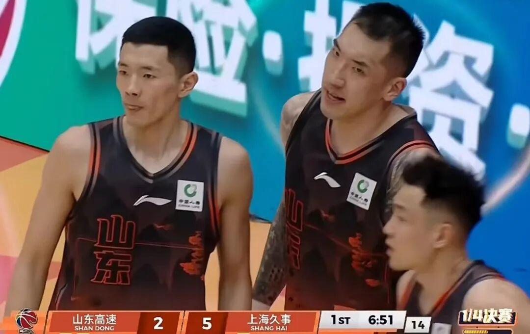 雷速体育官方入口-上海男篮28分大胜，2-0横扫山东晋级四强，王哲林14+6陶汉林12+7